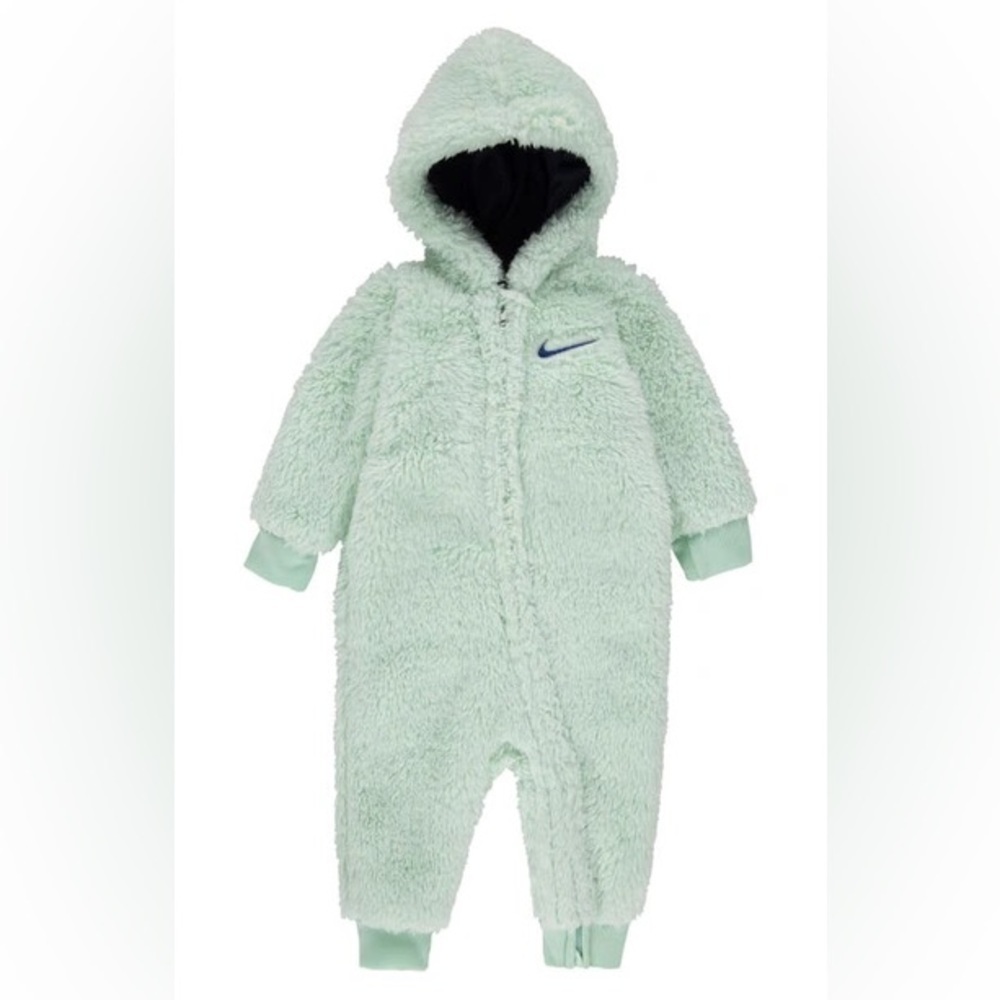 NIKE ⭐️MINT FOAM hooded romper